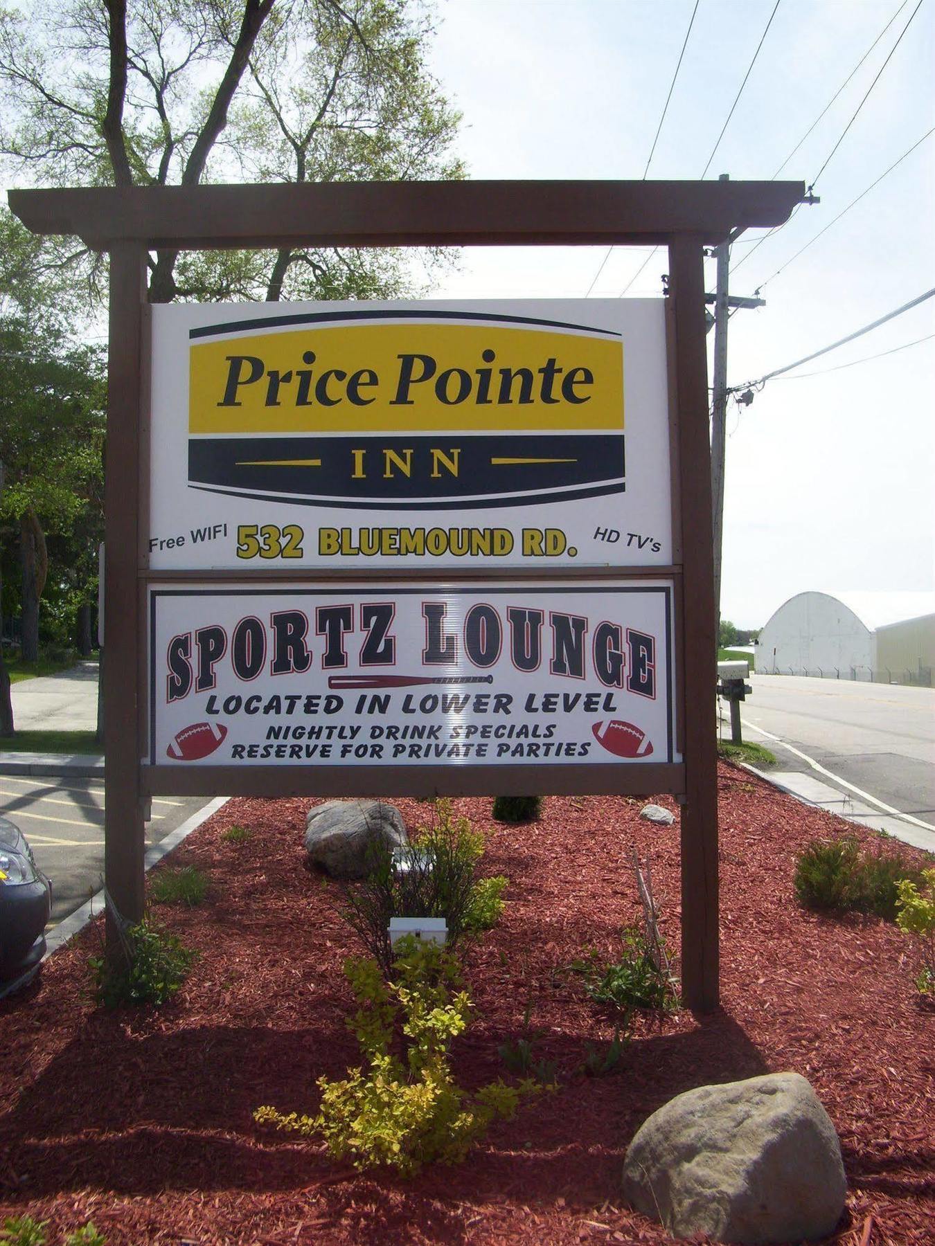 Price Pointe Inn Уокешо Экстерьер фото